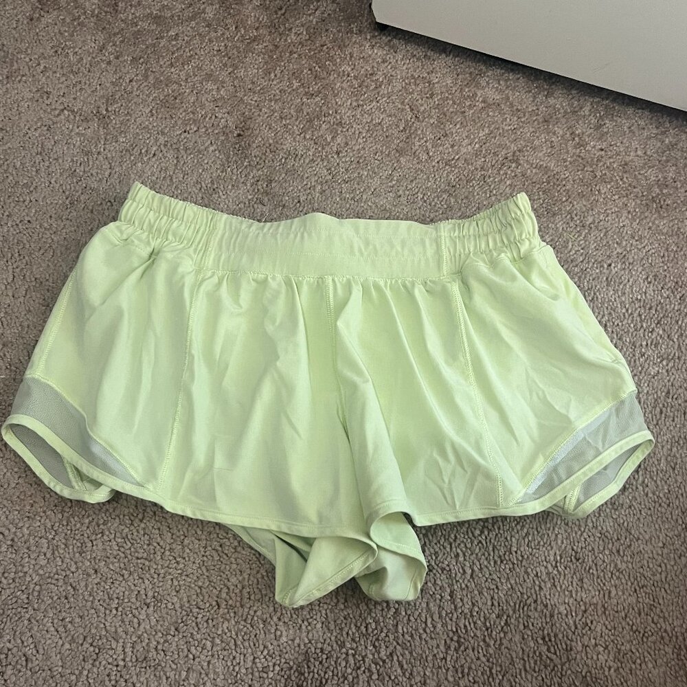 Lululemon Hotty Hot Low-Rise Lined Short 2.5"  Size 8.